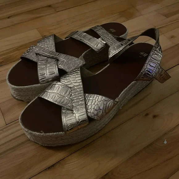 Platform sandals - Picture 2 of 5